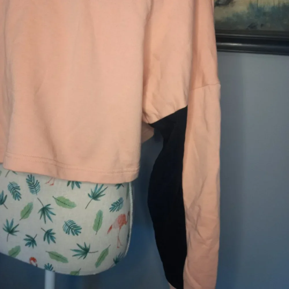 Pink Soda activewear cropped hoodie, front pockets (Size 8) - Picture 7 of 7